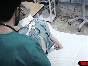 medic gives patient a sponge bathtub and vaginal explore