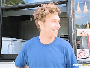 Ice mayo truck fuckbox smash with Rosyln Belle